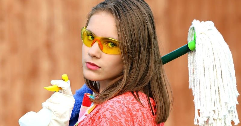 Nettoyer ses lunettes sans les abîmer : les gestes simples qui changent tout