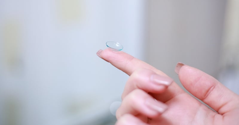 Lentilles de contact et sécheresse oculaire : le guide pour des yeux enfin confortables